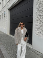 Minimalist Faux Jacket – Faux Fur Jacke in weichem Fell