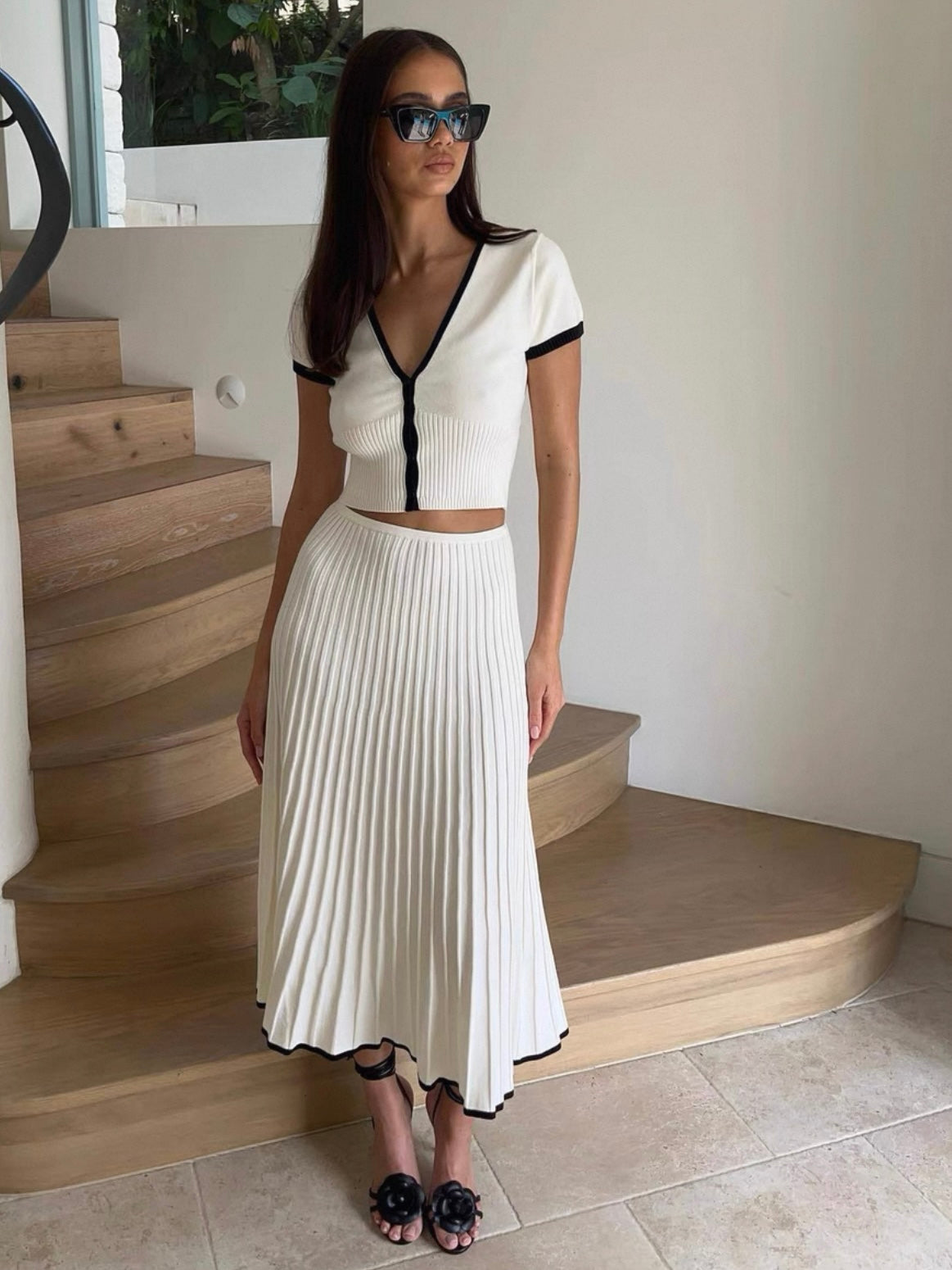 Amalfi Pleated Knit Set – Zweiteiliger Strick-Look in Creme/Schwarz