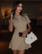 Santorini Knit Dress – Figurbetontes Strickkleid in Beige