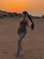 Siena Drape Midi – Drapiertes Trägerkleid in neutralem Ton