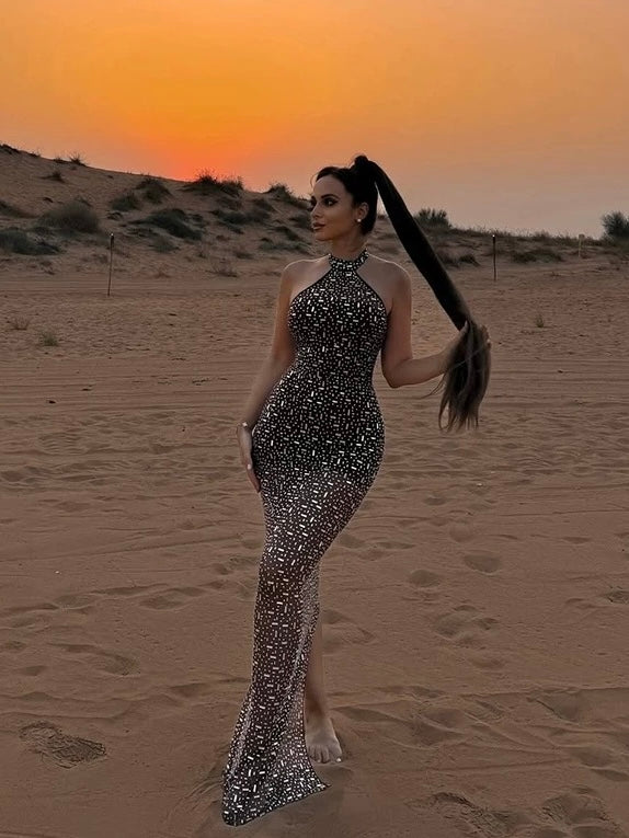 Siena Drape Midi – Drapiertes Trägerkleid in neutralem Ton