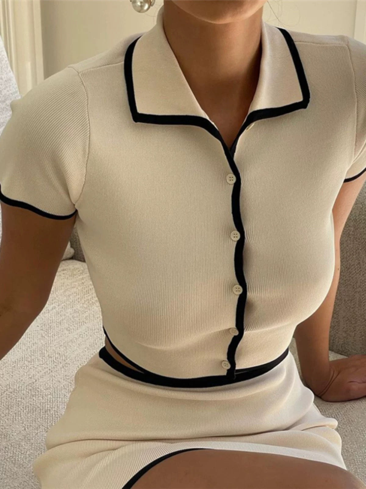 Côte d’Azur Knit Set – Zweiteiliger Strick-Look in Creme/Schwarz