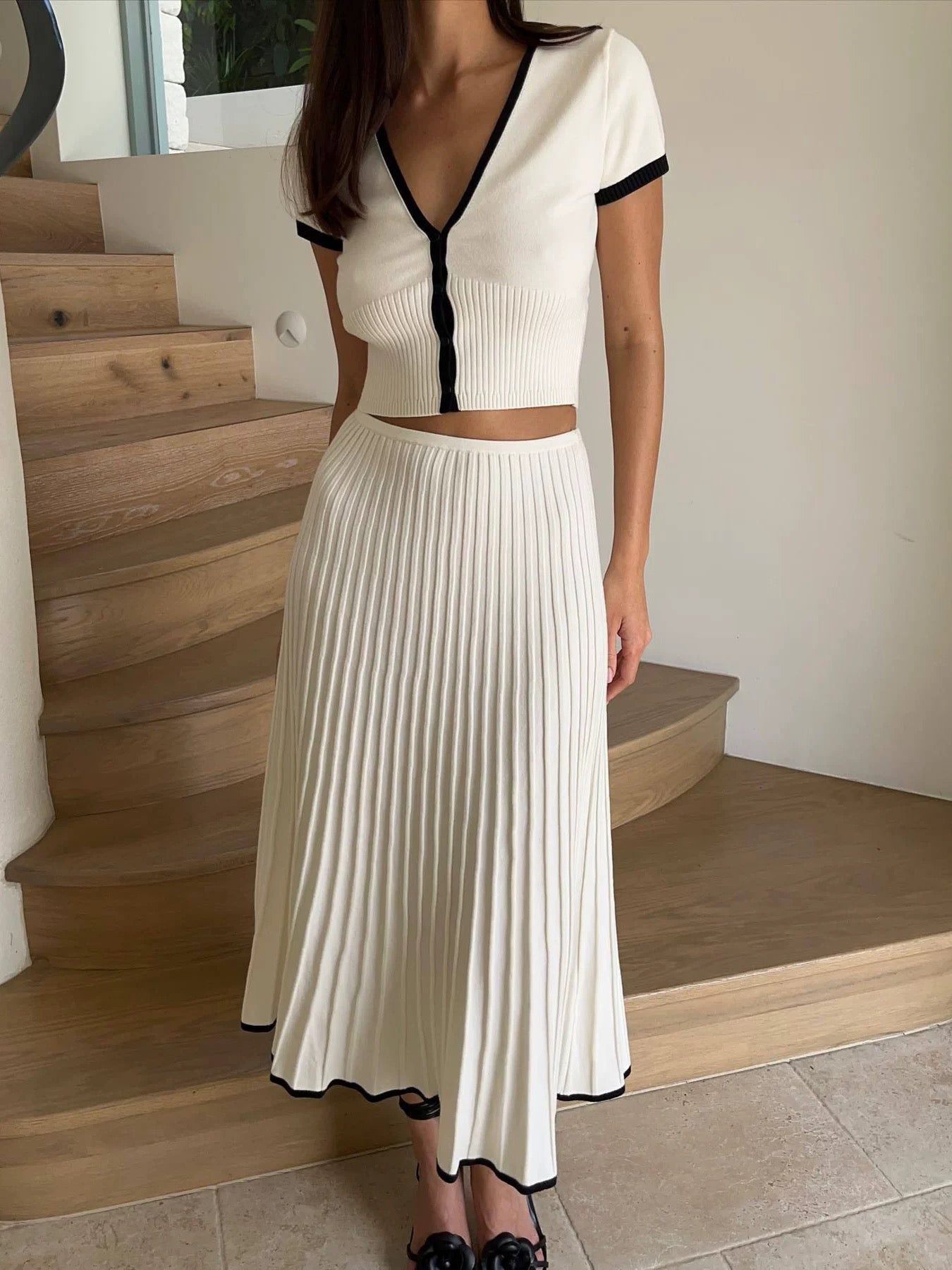 Amalfi Pleated Knit Set – Zweiteiliger Strick-Look in Creme/Schwarz