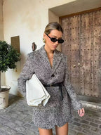 Manhattan Tailored Blazer – Taillierter Kurz-Blazer in Grau