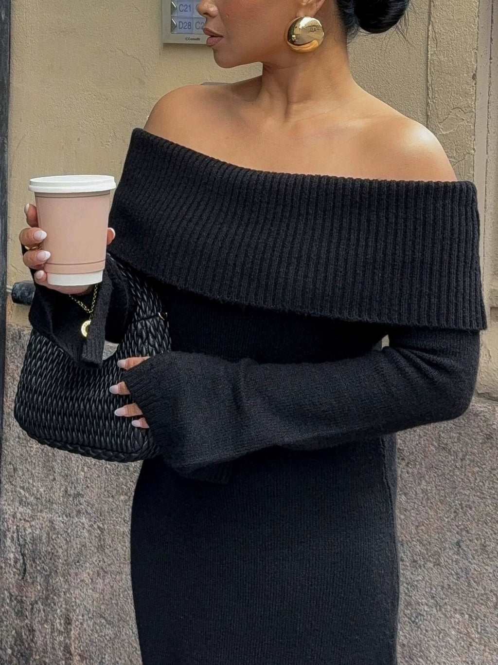 Oslo Turtleneck Knit – Midikleid mit hohem Kragen und Strick-Struktur