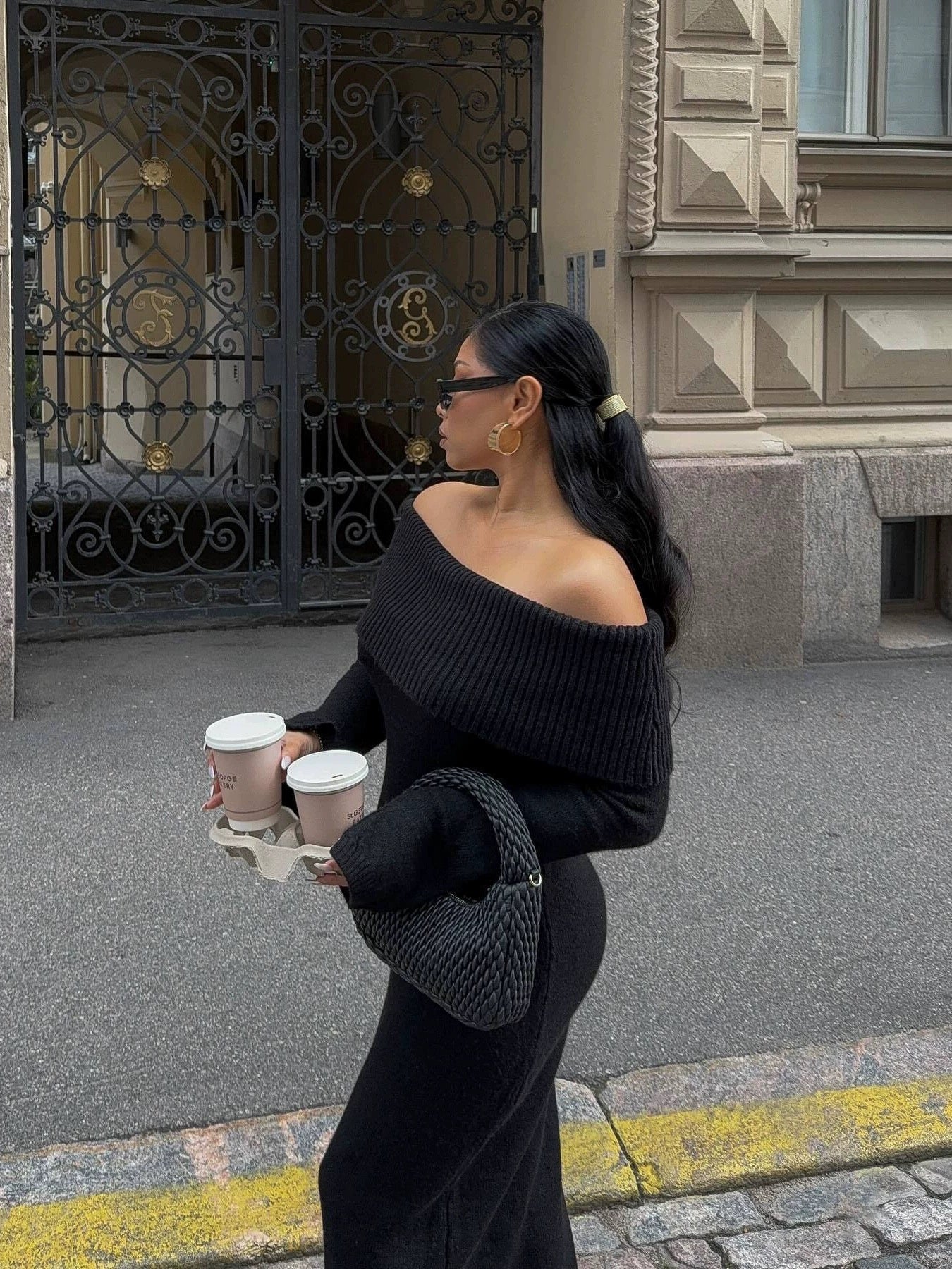 Oslo Turtleneck Knit – Midikleid mit hohem Kragen und Strick-Struktur